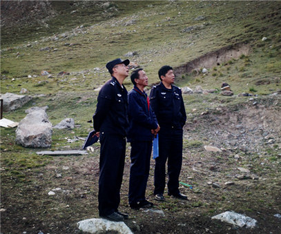興?？h公安局治安大隊(duì)到銅鑫公司例行安全專(zhuān)項(xiàng)檢查